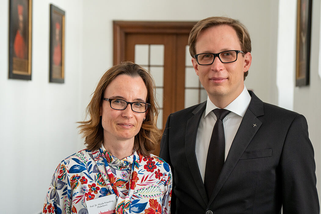 Foto (ThF-PB): Prof. Dr. Nicole Priesching (Universit?t Paderborn) und Prof. Dr. Stefan Kopp (ThF).