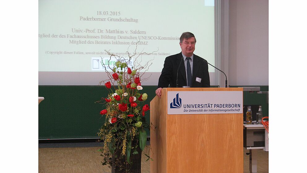 Foto (Universit?t Paderborn): Er?ffnete Perspektiven auf den Inklusionsprozess: Hauptredner Prof. Dr. Matthias von Saldern.