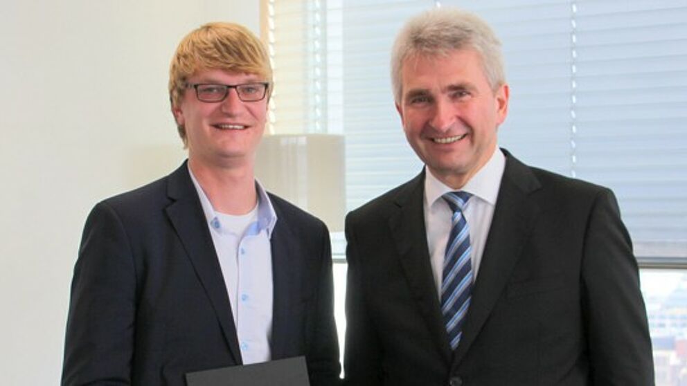 Foto (v. l.): Dr. Sebastian Vogt, Gesch?ftsfhrer von TecUP, und Wirtschaftsminister Prof. Dr. Andreas Pinkwart.