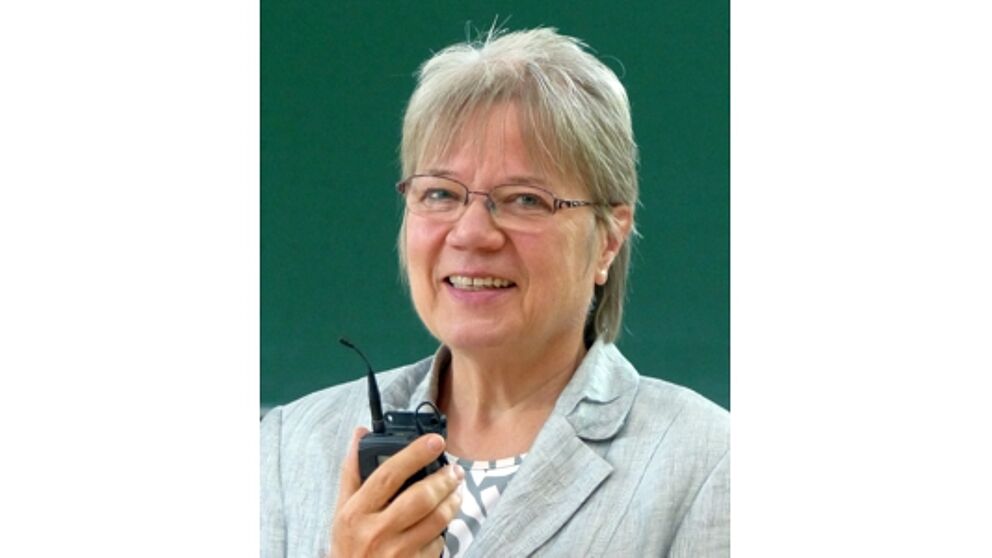 Foto (Universit?t Paderborn, Carina Uhde): Prof. Dr. Leena Suhl am 20. Juli in ihrer letzten Vorlesung an der Universit?t Paderborn.