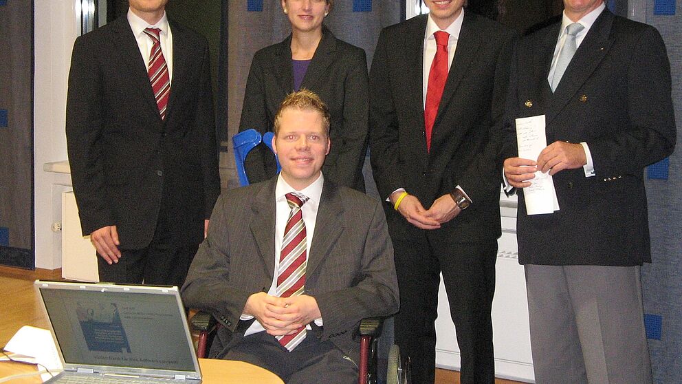 Foto: hintere Reihe v. li.: Christian Brnger, Dr. Ina Garnefeld, Darko Jus und Joachim Ohse; vorn Robert Flaake
